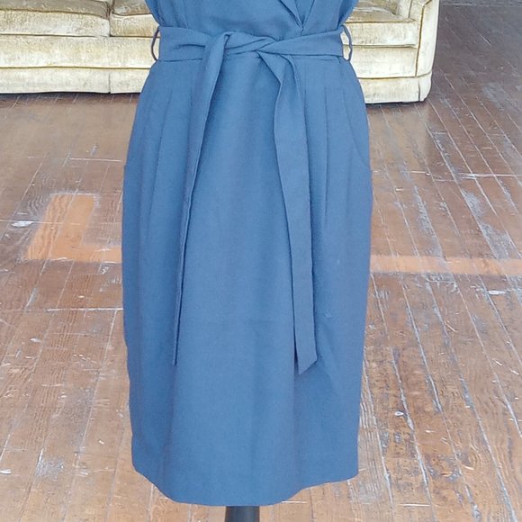 Elegant Navy Sleeveless Wrap Dress - Picture 10 of 12